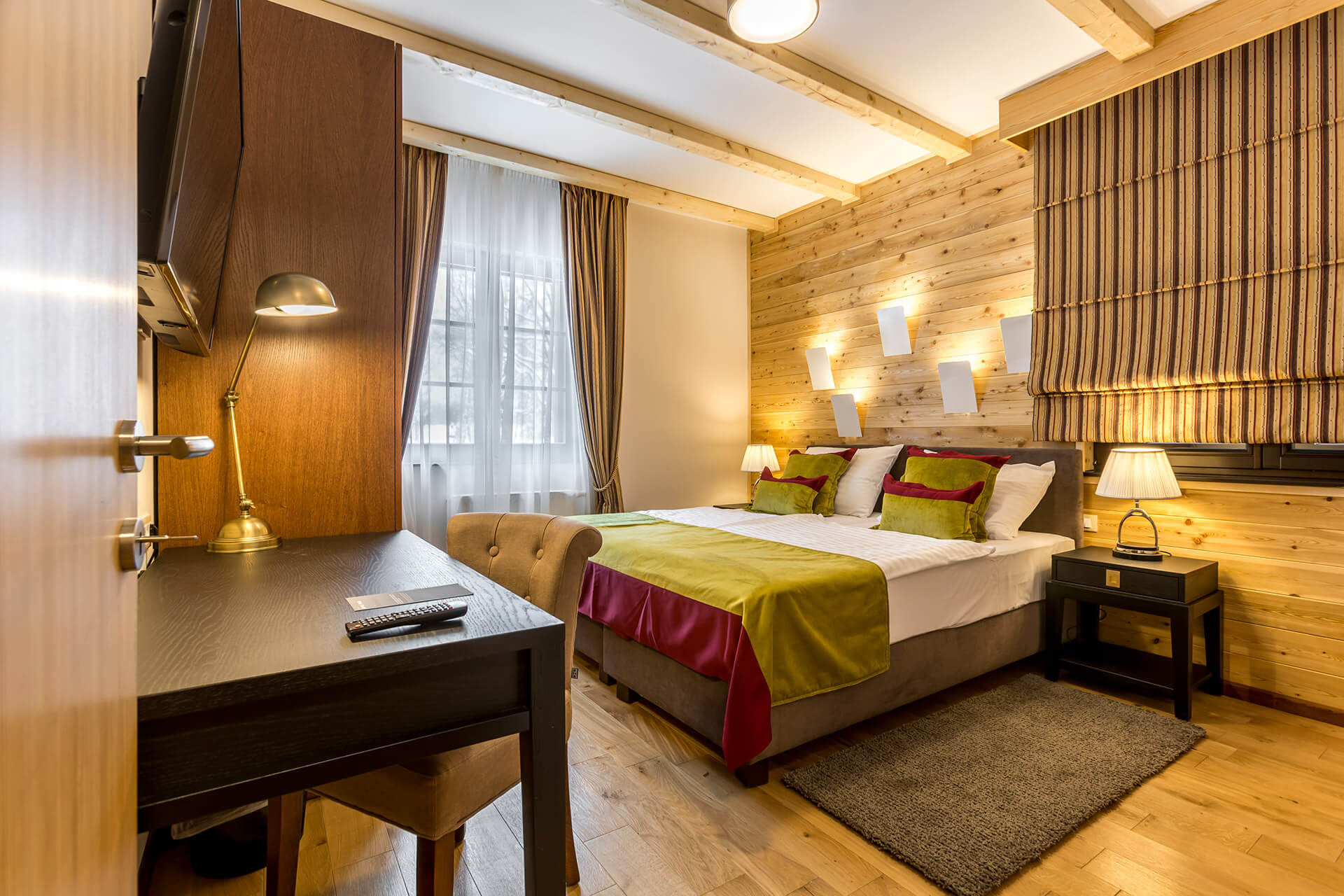 Soba u Fenomen Plitvice resortu, prirodni materijali i miran ambijent